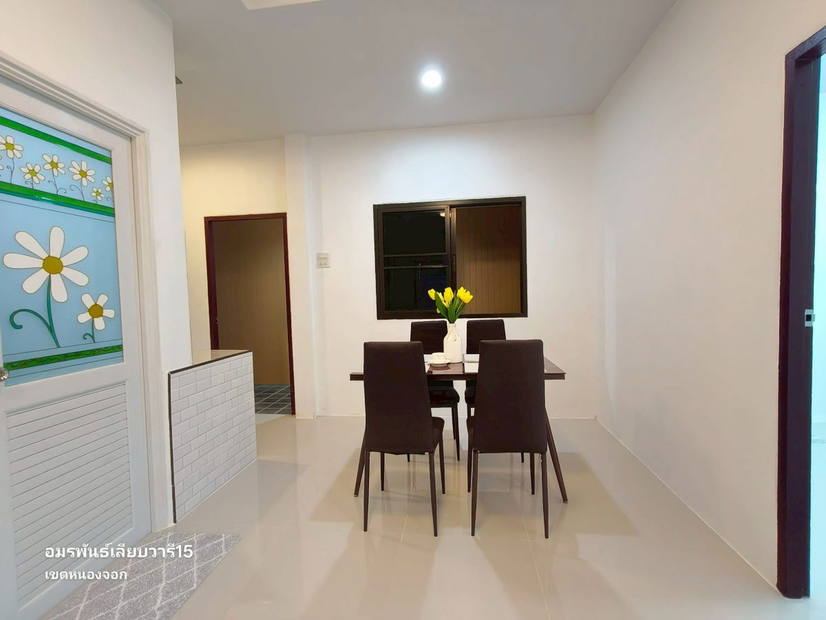 รูป บ้านเดี่ยวชั้นเดียว หนองจอก เลียบวารี ตกแต่งพร้อมเฟอร์ครบชุด หมู่บ้านอมรพันธ์ ถนนเลียบวารี นัดหมายเข้าชม 085-318-6868 โทร เลย - รูปที่ 11/19