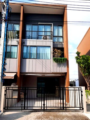 ทาวน์โฮมให้เช่า : ให้เช่า ทาวน์โฮม 3 ชั้น บ้านกลางเมือง สุขุมวิท–อ่อนนุช 3 ห้องนอน 3 ห้องน้ำ