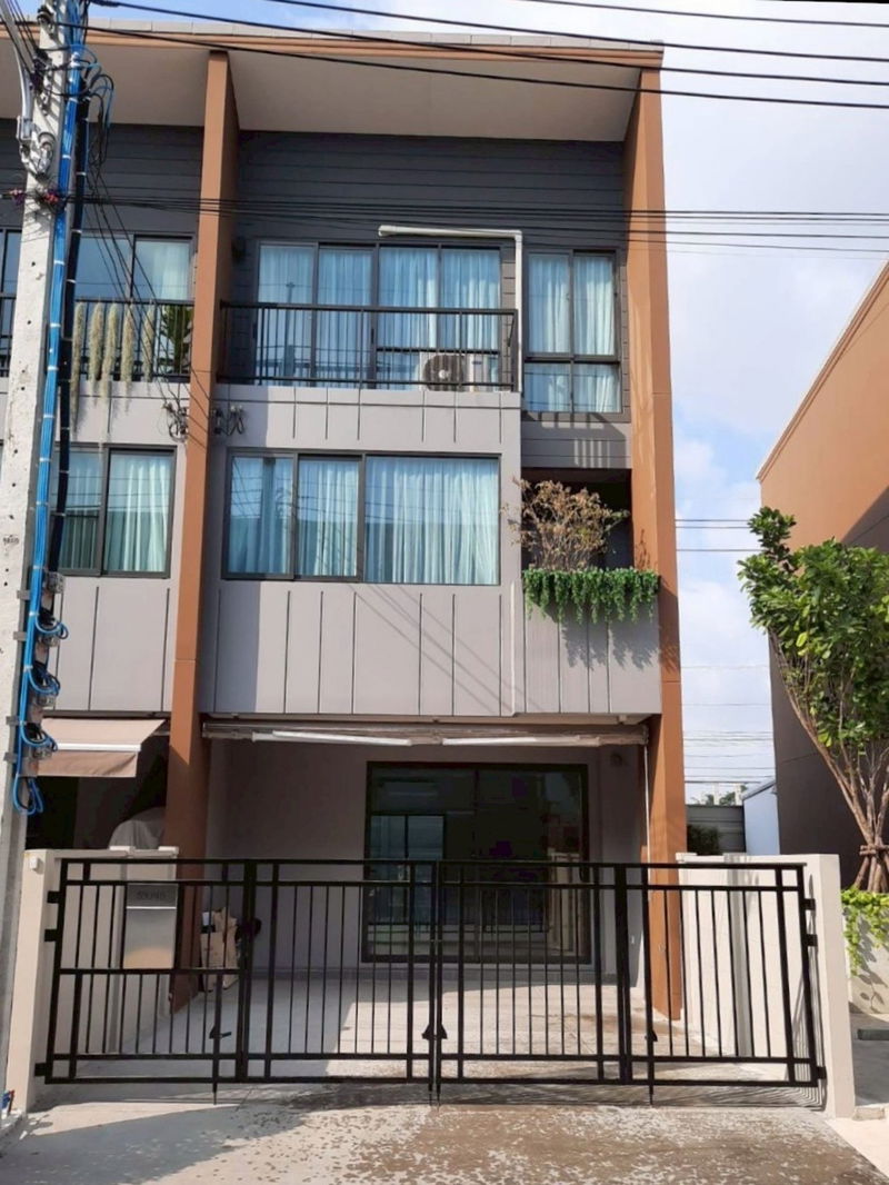 ทาวน์โฮมให้เช่า : ให้เช่า ทาวน์โฮม 3 ชั้น บ้านกลางเมือง สุขุมวิท–อ่อนนุช 3 ห้องนอน 3 ห้องน้ำ