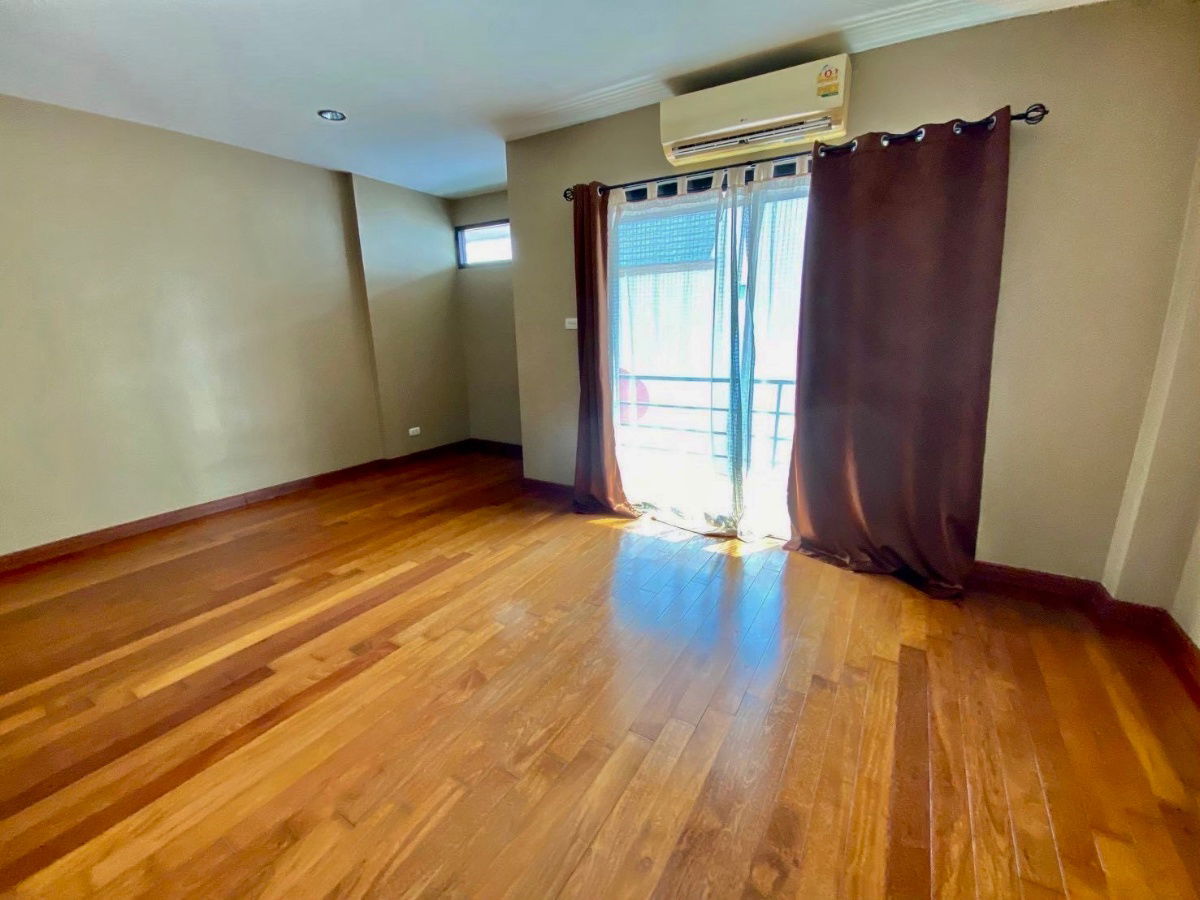 รูป ขายทาวน์โฮมหรู 3 ชั้น (หลังริม) โพธิ์แก้วเพลส ลาดพร้าว 101 – นวมินทร์ | หลังใหญ่ 32 ตร.วา | ทำเลปากซอย เดินทางสะดวก เหมาะทั้งอยู่อาศัยและทำโฮมออฟฟิศ - รูปที่ 3/20