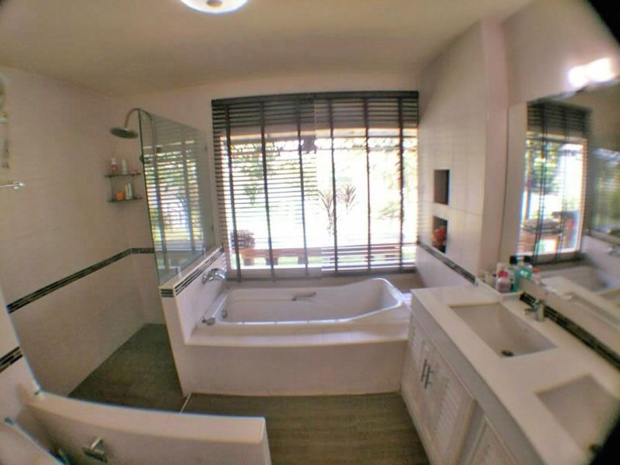 picture A house two storey for rent with 4 bedrooms,4 toilets and 1 kitchen. - 10/12