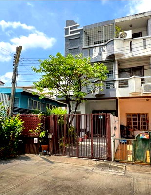 ทาวน์โฮม กรุงเทพมหานคร : 💥ขายถูก 🏡 ทาวน์เฮ้าส์ 3 ชั้น "เล่นระดับ" ม.แฮปปี้แลนด์วิลล์ ซ.ลาซาล 32