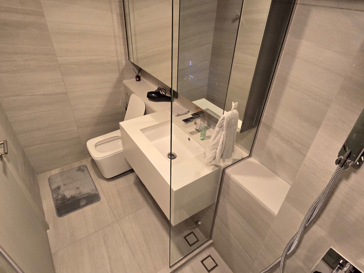 picture Park Origin Chula Samyan【𝐒𝐄𝐋𝐋 & 𝐑𝐄𝐍𝐓】🔥Warm, elegant tones, built-in wood furniture, and soft orange lighting.🔥 Contact Line ID: @hacondo - 11/11