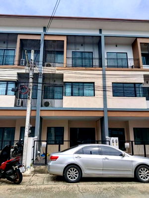 ทาวน์โฮม กรุงเทพมหานคร : ขายทาวน์โฮม 3 ชั้น หมู่บ้านซิตี้พลัส หนองจอก 3 ห้องนอน 3 ห้องน้ำ ถ.ผดุงพันธ์ ติดตลาดสดหนองจอก ราคาถูกในย่านนี้