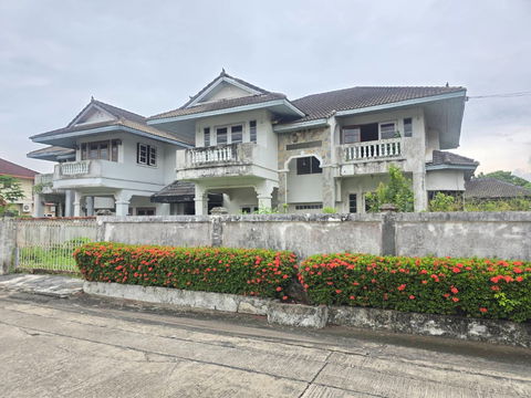 บ้านเดียวหลังใหญ่ 2 หลัง ติดกัน หมู่บ้าน ปรีชา ซอยสุวินทวงศ์34 ทำเลดี ตามสภาพ เนื้อที่เยอะมาก