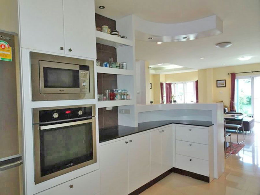 picture A house two storey for rent with 4 bedrooms,4 toilets and 1 kitchen. - 11/12