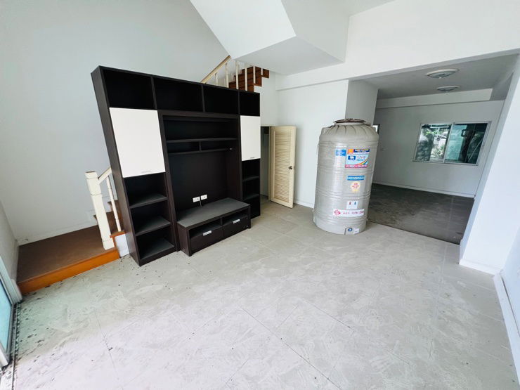 รูป ขายทาวน์โฮม 3 ชั้นครึ่งในโครงการ ยูโร โนวา ซอยลาดกระบัง 24/1 - รูปที่ 2/9