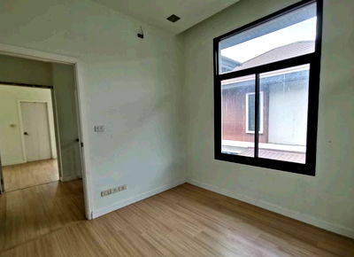 บ้านเดี่ยว ม.ราชภัฏนครราชสีมา : บ้านเดี่ยว เนื้อที่ทั้งหมด 200 ตารางเมตร 888/61 หมู่บ้านชลดา ปาร์ค ตำบลหมื่นไวย อำเภอเมืองนครราชสีมา นครราชสีมา ราคา 3,685,000 บาท