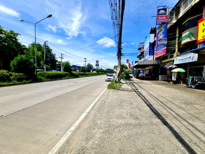 Shophouses for rent Chiang Mai : Located on a main road near Makro, Excellent condition
