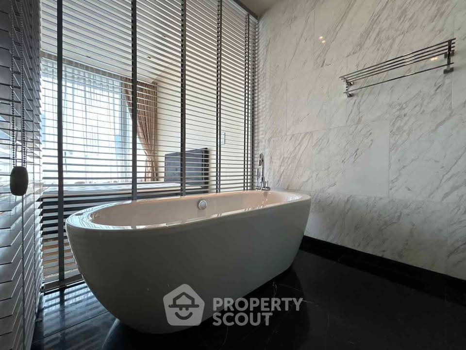 picture 2-BR Condo at Saladaeng One near MRT Si Lom (ID 2374443) - 10/11