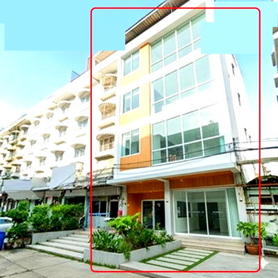 Shophouses for rent Bangkok : Rattana Bundit University 1.2km. 15bath 15bed 3-4 parking spaces MRT LatPhrao101 300m. Commercial bu