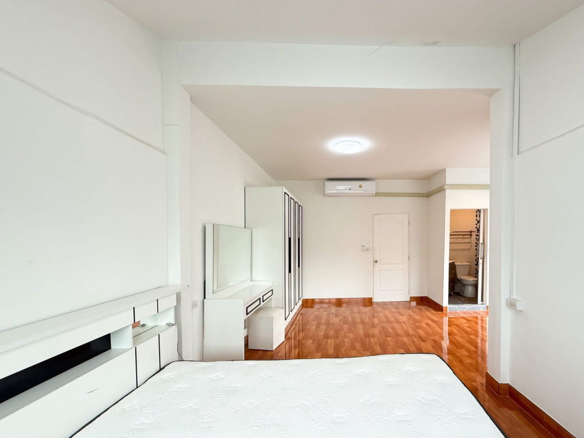 รูป ให้เช่าบ้านเดี่ยว หลังใหญ่ 4 ห้องนอน พื้นที่เยอะ สหกรณ์ เสรีไทย 57 พร้อมอยู่ 📞097-2161939 - รูปที่ 6/28