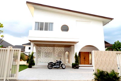 Houses for rent Montfort College Secondary Section : Two-storey pool villa for rent with 4 bedrooms,6 toilets and 1 kitchen. 