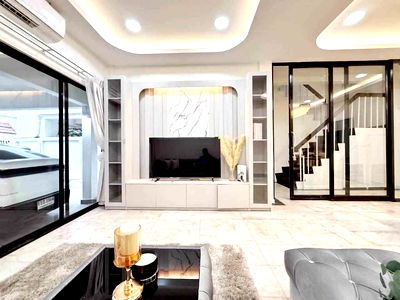 Home office for rent Din Daeng : for rent - townhome rama 9  6 bedroom 4 bath 