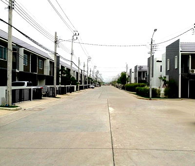 Townhouses for rent Anya Thani Industrial Estate (Gemopolis) : The Color Premium Bangna Km.8 near Mega Bangna, Fully Furnished