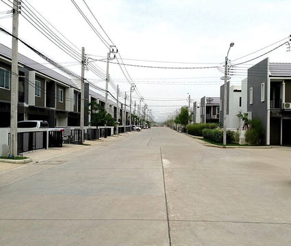 T 1461 ให้เช่า ทาวน์เฮ้าส์ 2 ชั้น ม.เดอะคัลเลอร์ พรีเมี่ยม บางนา กม.8 บ้านสวย เฟอร์ครบ ใกล้เมกกะ บางนา ราคา 16,000 บาท