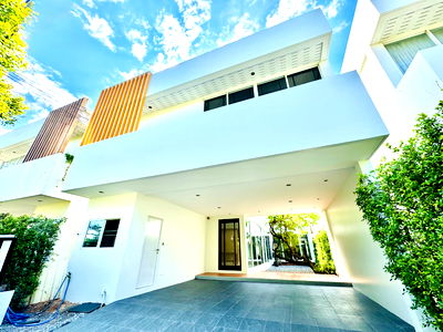 Houses for sale Saphan Sung : House for Sale: Courtyard Villa Rama 9 – Outer Ring Road