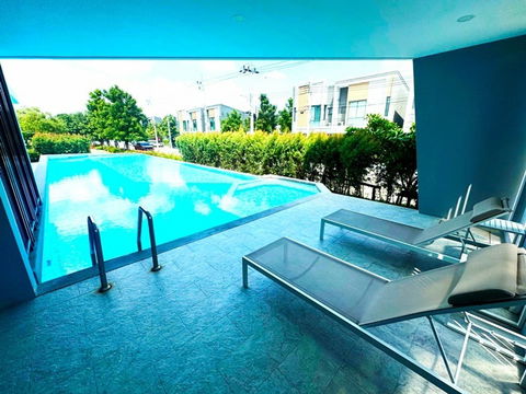 IKEA Bangna 1.7 km. Premium townhome for rent 2-storey 18 sq.wa. 150 sq.m. fully furnished 3 bed 2 b