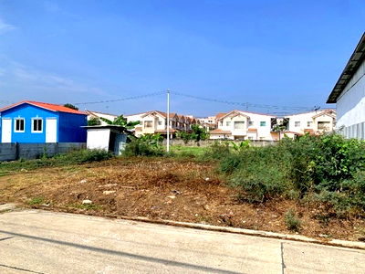 เช่าที่ดิน ปทุมธานี : รร.สารสาสน์วิเทศสายไหม 1.4 กม. เข้า-ออกสะดวกได้ ถ.หทัยราษฎร์ 88-98 สายไหม บิ๊กซี ลำลูกกา 2 1.3 กม. ให้เช่าที่ดินถมแล้ว 72ตร.วา.