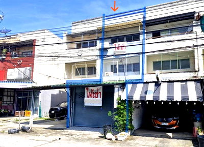 Shophouses for rent Khlong Sam Wa : Commercial building for rent, in front of Manorom Village 4, good location, next to the market, cheap price, along Khlong Song Road.
