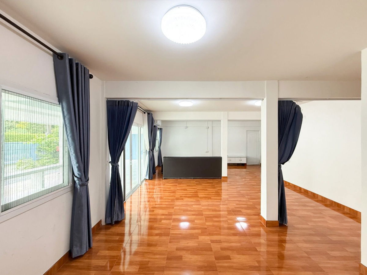 รูป ให้เช่าบ้านเดี่ยว หลังใหญ่ 4 ห้องนอน พื้นที่เยอะ สหกรณ์ เสรีไทย 57 พร้อมอยู่ 📞097-2161939 - รูปที่ 8/28