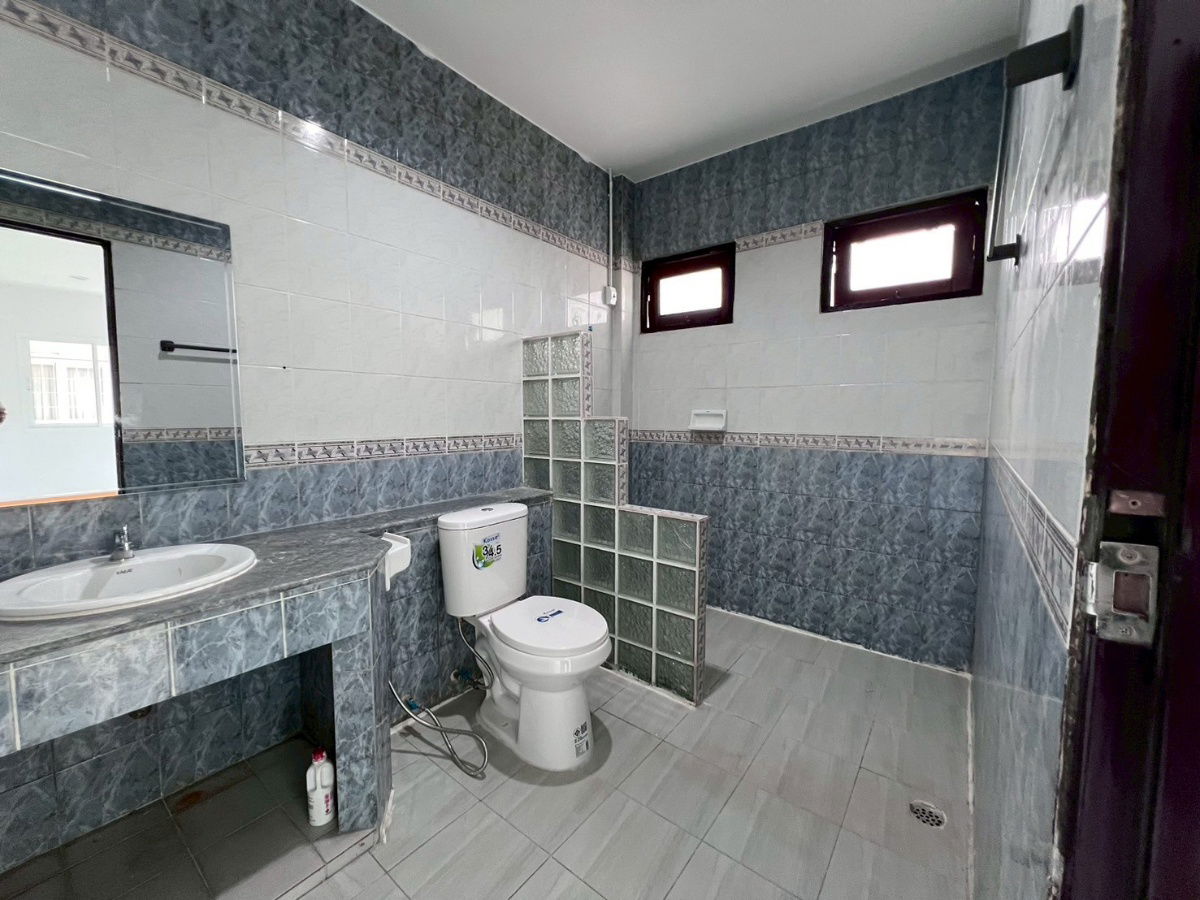 picture 2-Storey Semi-Detached House for Sale in Kanjapet 3 Village, Nawamin 74. Great location, close to the BTS/MRT, move-in ready - 14/15