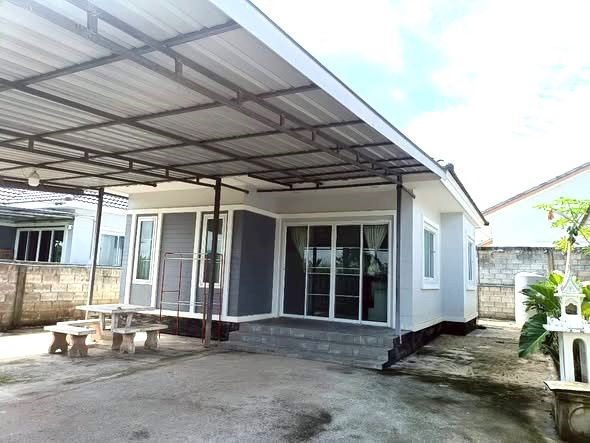 รูป ขายบ้านเดี่ยวชั้นเดียว 2 ห้องนอน 2 ห้องน้ำ 1 ห้องครัว 1 ที่จอดรถ - รูปที่ 1/8