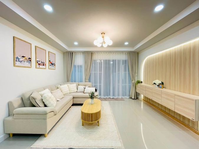 For Rent ทาวน์โฮมสไตล์มินิมอล ทำเลทอง ใกลมช. , บ้านใกล้นิมมาน เข้าเมืองเพียง 5 นาที  