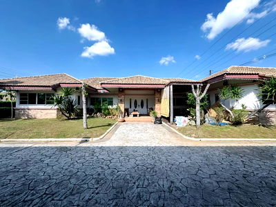 Houses for rent Provincial Waterworks Authority Chiang Mai : Single storey house for rent with 4 bedrooms,6 toilets and 1 kitchen. 