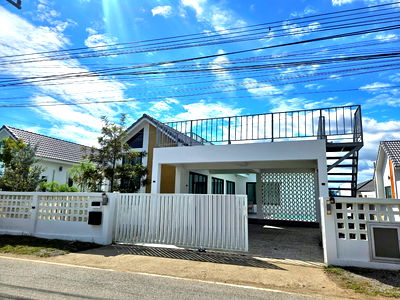 Houses for rent North Chiang Mai University : Single-storey pool villa for rent with 3 bedrooms,2 toilets and 1 kitchen. 