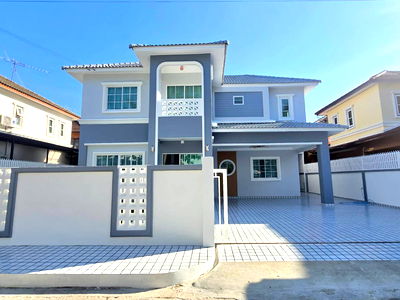 บ้านเดี่ยว ถนนนิมิตรใหม่ : บ้านเดี่ยวหลังใหญ่ เนื้อที่เยอะ ทำเลดี หมู่บ้าน เคซีพาร์ควิลล์ 3  ต้นโครงการ  ถนนหทัยราษฎร์ 34/1 ซ.2 ต้นซอย เดินเข้าออกได้ มีเฟอร์นิเจอร์