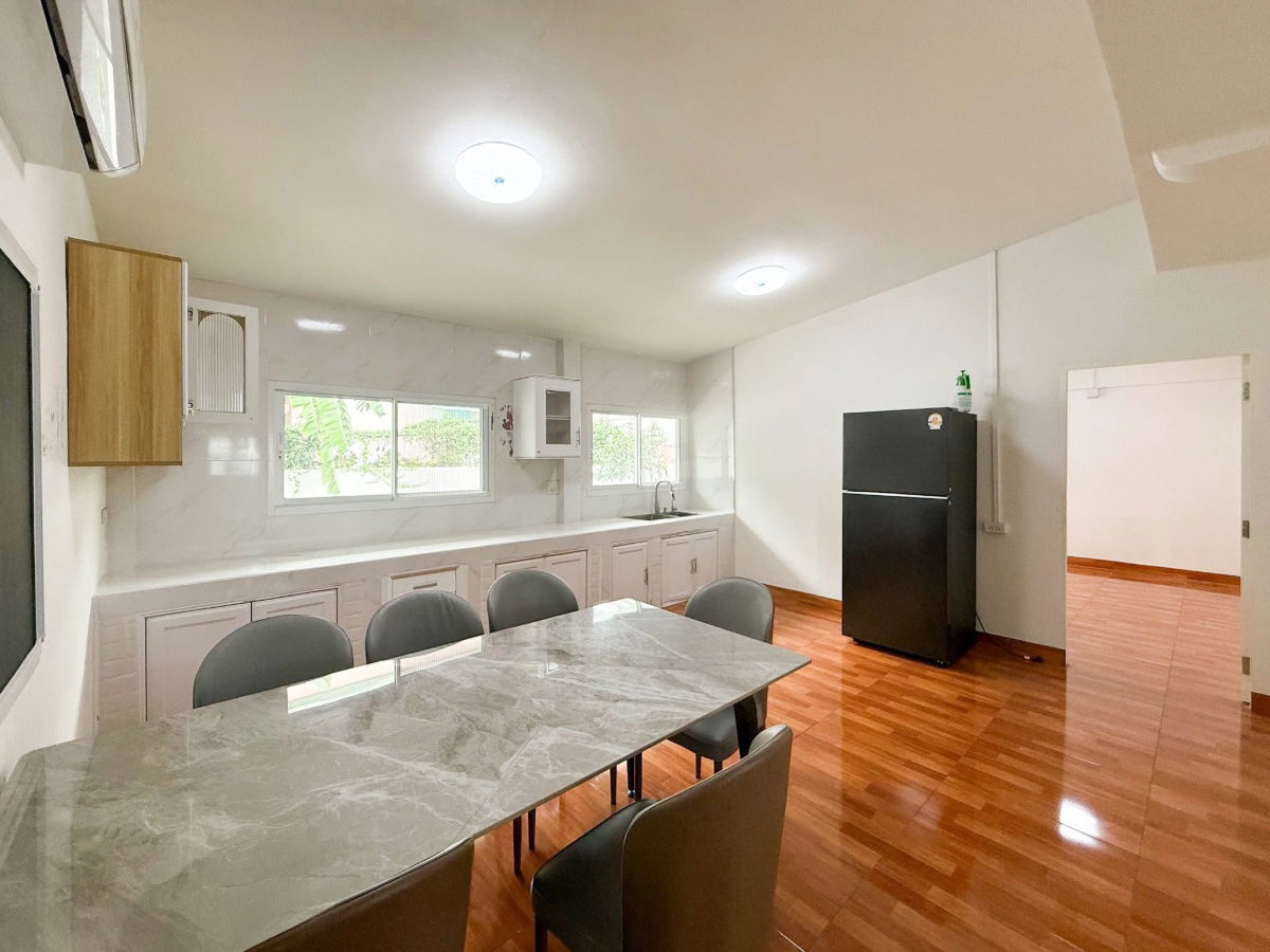 รูป ให้เช่าบ้านเดี่ยว หลังใหญ่ 4 ห้องนอน พื้นที่เยอะ สหกรณ์ เสรีไทย 57 พร้อมอยู่ 📞097-2161939 - รูปที่ 11/28