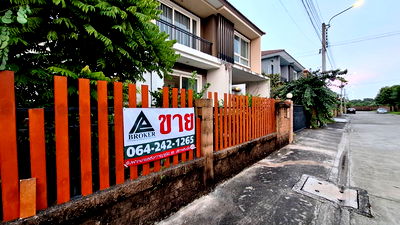 Houses for sale : For Sale 2-Storey House in Golden Village Onnut–Pattanakarn Soi Onnut 65, Sukhumvit 77 Corner unit 64 sq. wah 