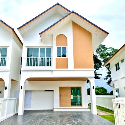 Houses for sale Nation University Chiang Mai Campus : Two-storey detached house for sale  3 bedrooms 3 bathrooms and 2 parkings.