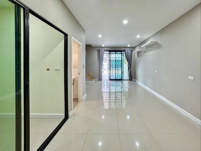 4-bed townhouse for sale, 232 sqm, 19.3 sq wah, Patio Ramintra (Watcharapol)