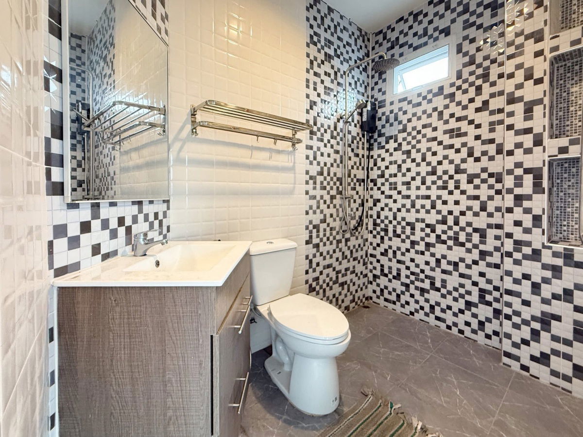 รูป ให้เช่าบ้านเดี่ยว หลังใหญ่ 4 ห้องนอน พื้นที่เยอะ สหกรณ์ เสรีไทย 57 พร้อมอยู่ 📞097-2161939 - รูปที่ 18/28