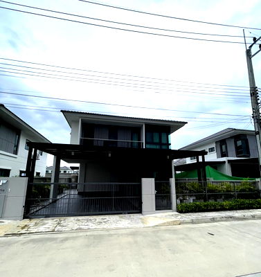 Houses for rent Montfort College Secondary Section : Two storey house for rent with 4 bedrooms,3 toilets and 2 kitchens. 