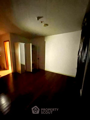 Condos for sale : Studio Condo at Circle Condominium near MRT Phetchaburi (ID 2050378)