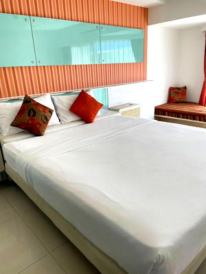 Condos for sale Stamford International University Hua Hin : Sale Condo in Hua Hin, next to the main road, at the entrance to Soi Hua Hin 7 