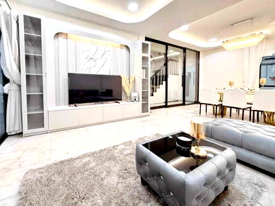 Townhouses for rent Huai Khwang : 3-story Townhome Beautifully decorated Near Central Rama 9| 6Bedrooms 4 Bathrooms 🚇Near MRT Rama 9