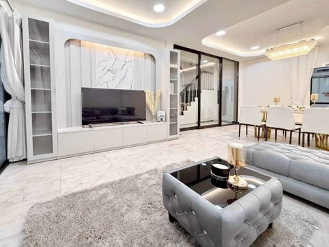 3-story Townhome Beautifully decorated Near Central Rama 9| 6Bedrooms 4 Bathrooms ðNear MRT Rama 9