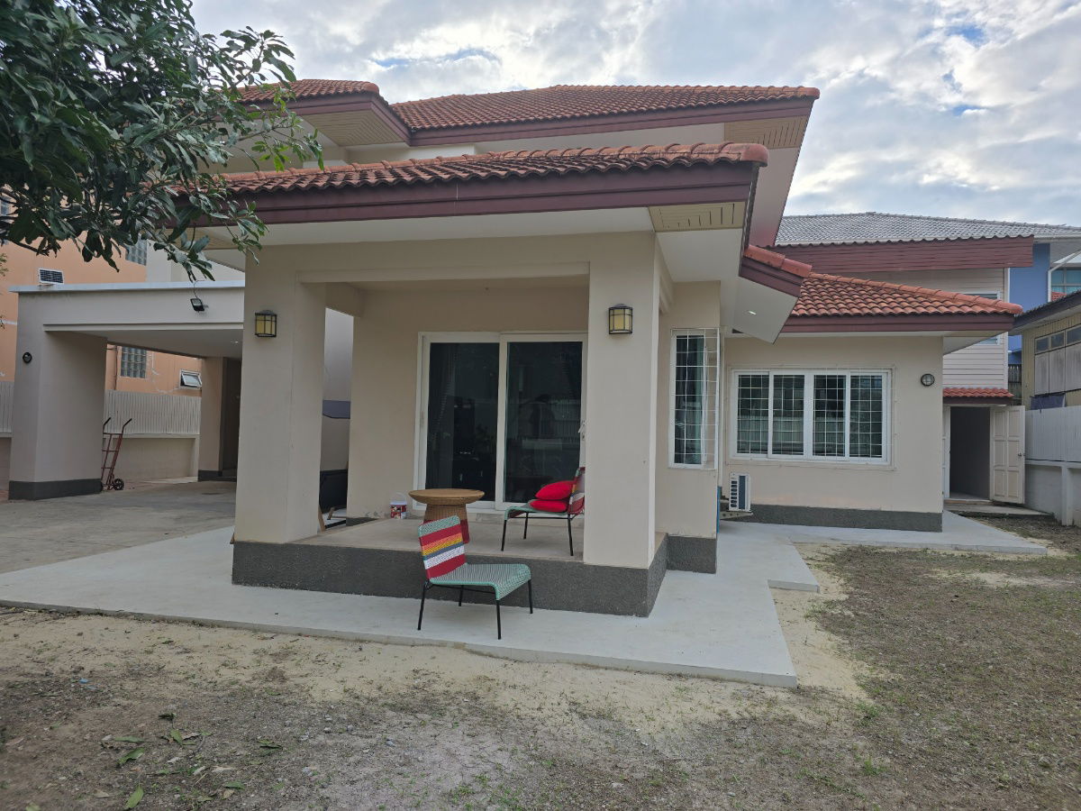 picture Renovated, furnished detached house in Sukhumvit 63-65-71, 10 minutes drive from St. Andrew Sukhumvit - 24/36