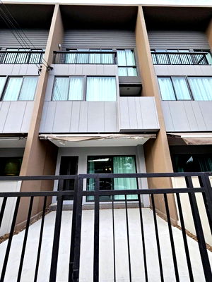 Townhouses for rent Saphan Sung : 🏢#MY2409_153 🏢𝗙𝗼𝗿 𝗥𝗲𝗻𝘁 4️⃣5️⃣k.🔥🔥 #3-story townhome✨ ✨#Vacant room Dec 5, 2026 Project: Baan Klang Muang Rama 9 Krungthep Kreetha