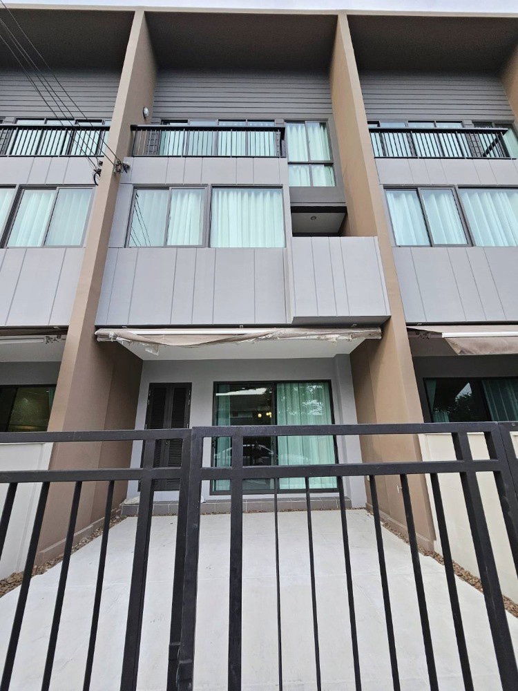 ทาวน์โฮมให้เช่า : 🏢#MY2409_153 🏢𝗙𝗼𝗿 𝗥𝗲𝗻𝘁 4️⃣5️⃣k.🔥🔥 #ทาวน์โฮม3ชั้นราดีคุ้ม✨ ✨#ห้องว่าง5 ธ.ค. 69โครงการ :  บ้านกลางเมืองพระราม9กรุงเทพกรีฑา 