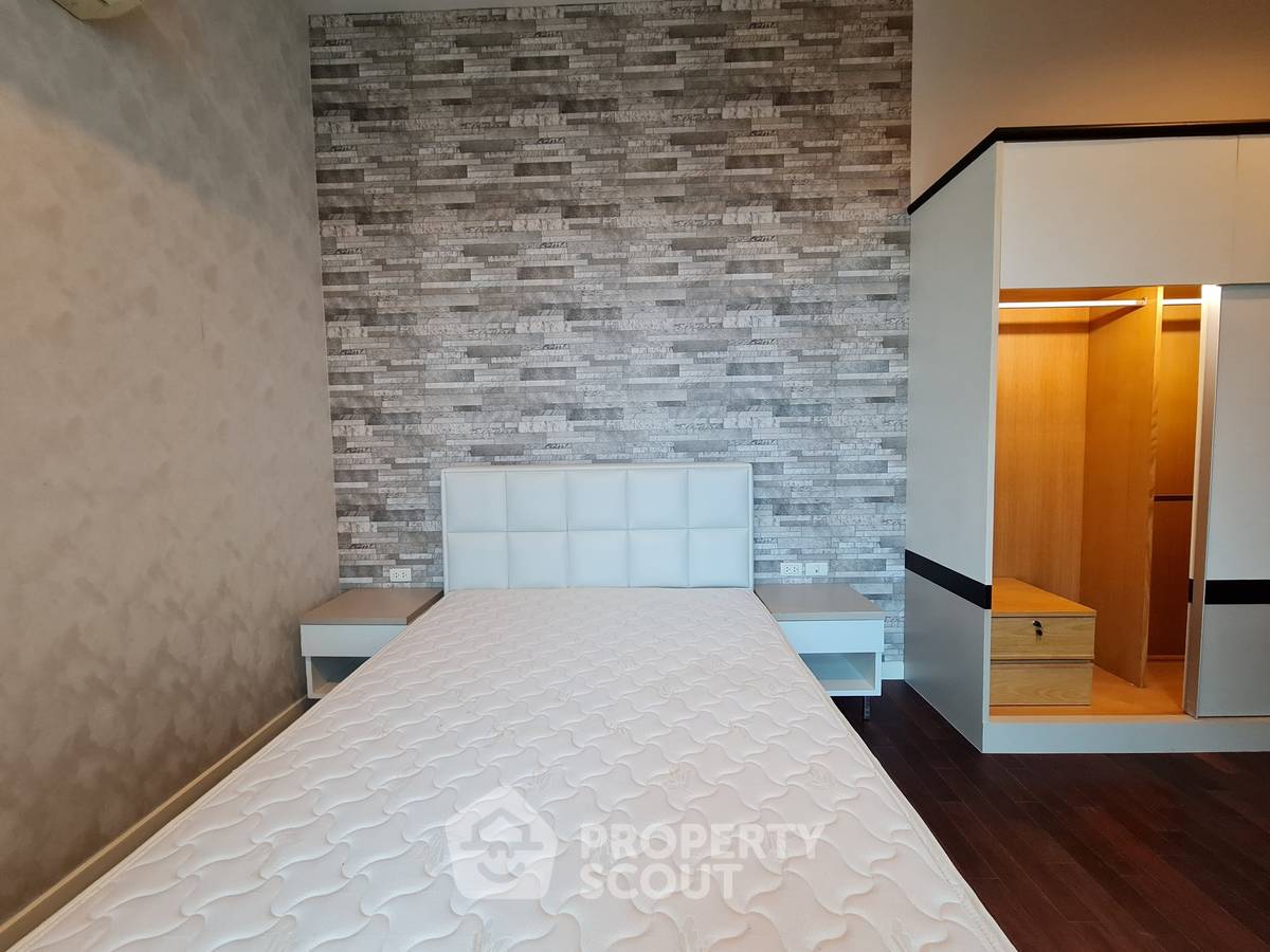 picture 3-BR Condo at Circle Condominium near MRT Phetchaburi (ID 2444781) - 6/13