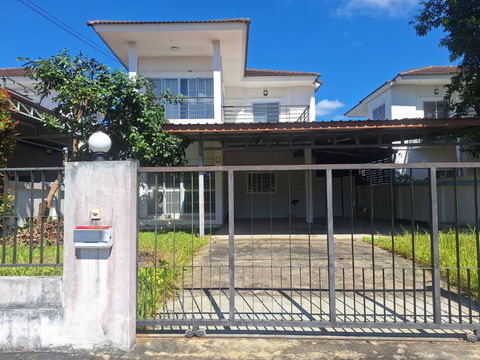 Two-story detached house for rent with 2 bedrooms and 2 bathrooms.
