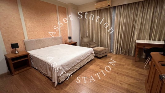 Urgent sale Baan Klang Krung Siam-Pathumwan, beautifully decorated in vintage style, near BTS Ratchathewi
