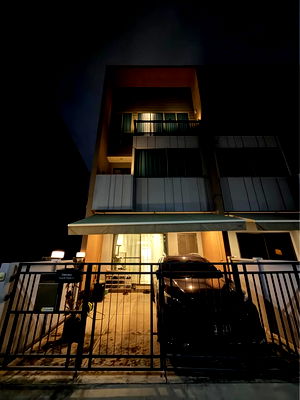 ทาวน์โฮม ม.สวนดุสิต : ขายทาวน์โฮม 3 ชั้น หมู่บ้าน บ้านกลางเมือง ดิ เอร่า ปิ่นเกล้า-จรัญฯ. 20 ตารางวา