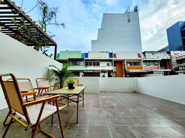 รูป เซ็นทรัล พระราม 9 600 ม ให้เช่าบ้านหรู 3 ชั้น ดาดฟ้า 255ตร.ม. 22 ตร.วา. 6นอน MRTพระราม9 700ม. 4 น้ำตกแต่งครบ หรูหรา จัดเต็มเฟอร์ฯ - รูปที่ 7/8