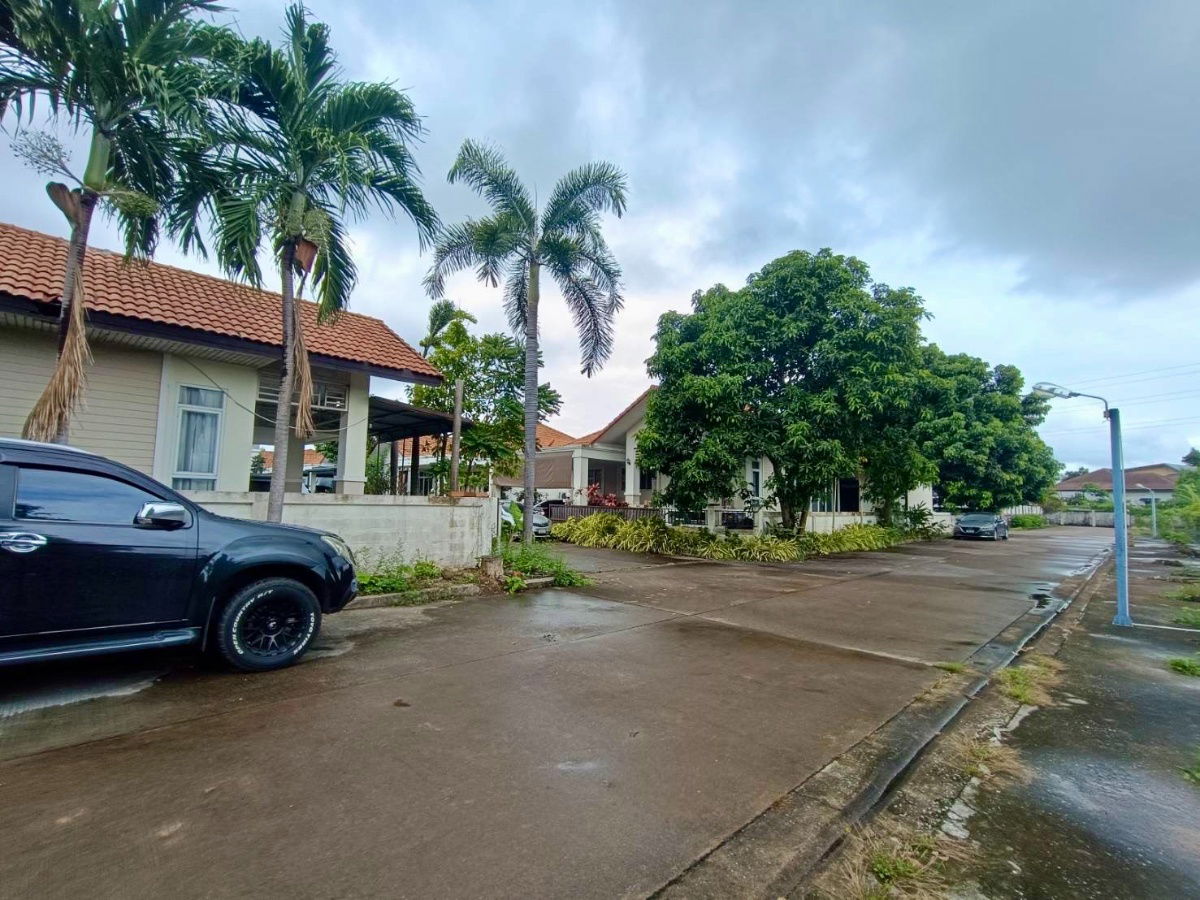 picture For Sale: House at Sriracha Lakeside Village (S03-2134) - 9/23